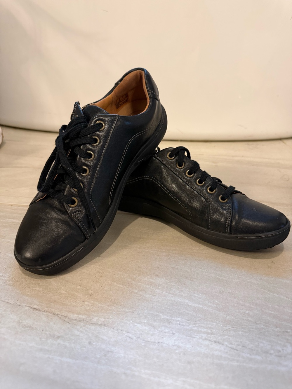 Women’s Clarks Black Nalle Leather Lace-Up Casual Sneakers